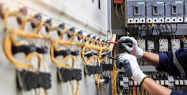 Professional Electrician technician working in Clay City, IN